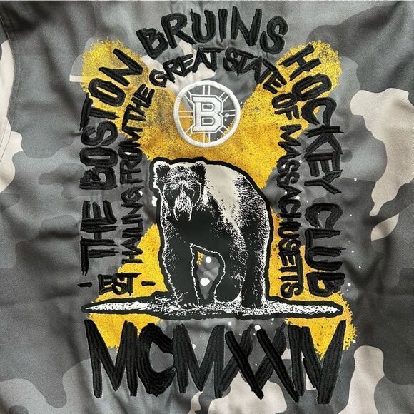 Boston Bruins The Wild Collective Camo Bomber Jacket Mens Small NWT $150 - Picture 5 of 5